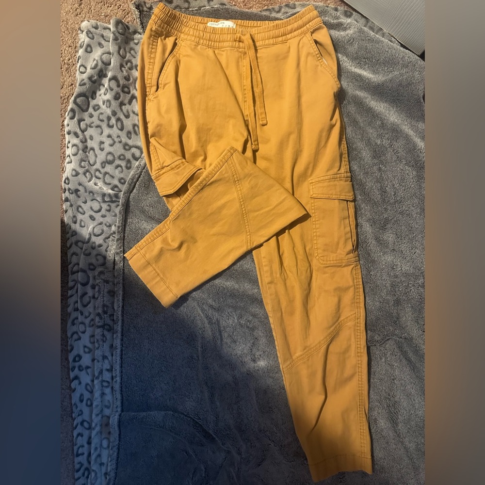Cotton on yellow women’s cargo straight leg pants